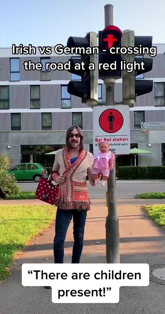 횡단보도에서 차도 없는데 초록불로 바뀔 때까지 기다린다고...??? | 인스티즈