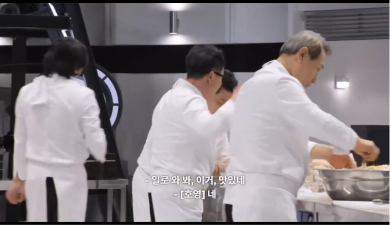 후덕죽선생님 6.25도 겪으신 연세라고..? 근데 임성근덜할아버지가 후선생님 칼 뺏어쓰고 참외김치하게햇다고 이겋도정말웃김 | 인스티즈