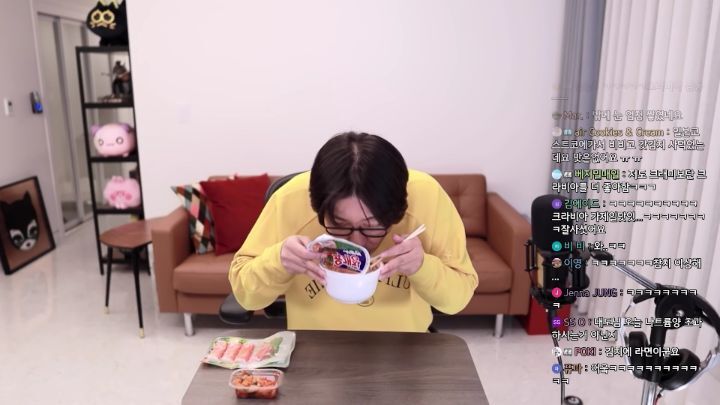 잘못산 김치찌개용 참치 + 육개장 컵라면?????? (feat.대도서관 레시피) | 인스티즈