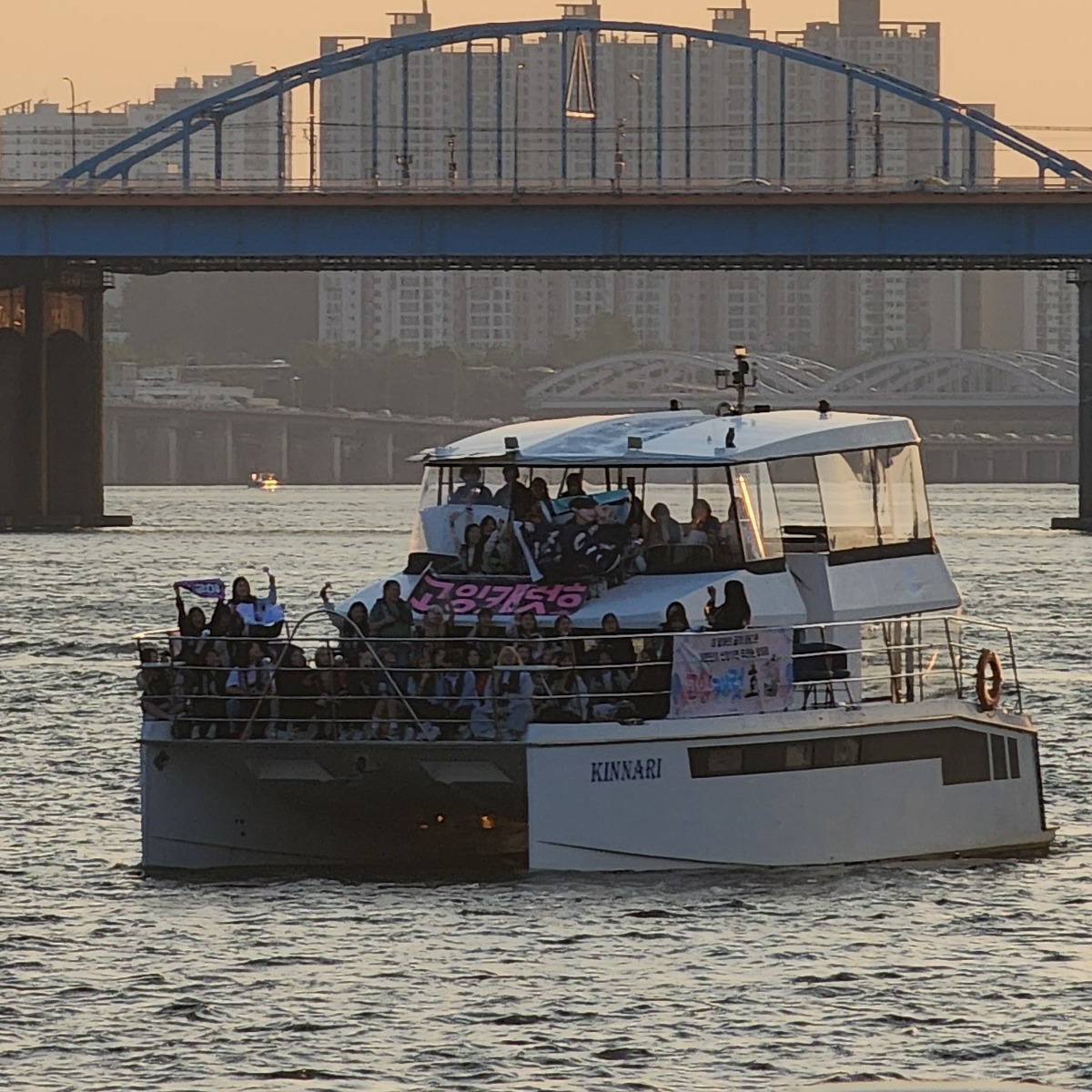 50인승 요트 빌려서 세븐틴 쇼케이스 보러간 팬 브이로그 | 인스티즈