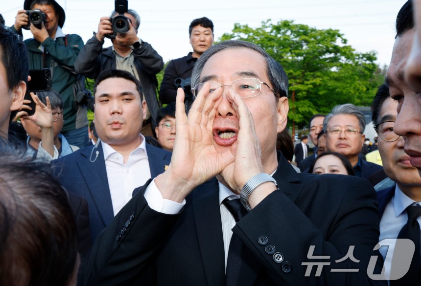 내란범 주제에 518 묘역 간다고 깝쳤다가 쫓겨난 한덕수 | 인스티즈