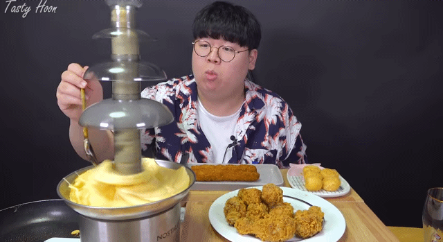 치즈분수하다가 치즈한테 개 쳐맞는 유투버 | 인스티즈