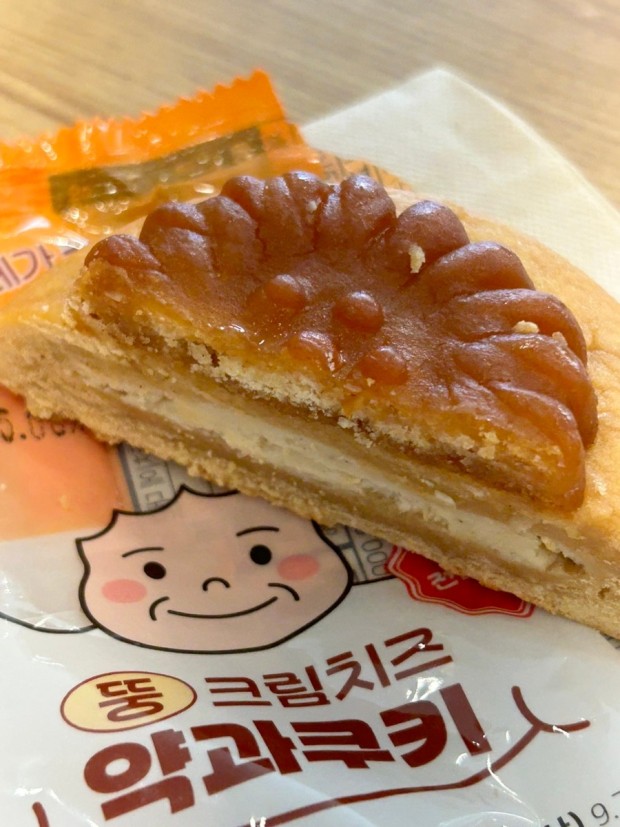 은근 반응좋은 메가커피 가을 신상 뚱크림치즈약과쿠키 | 인스티즈