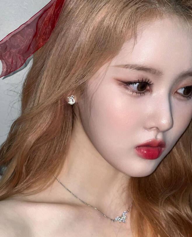 호불호 극명하게 갈리는 요즘 아이돌 오버립 메이크업.twt | 인스티즈