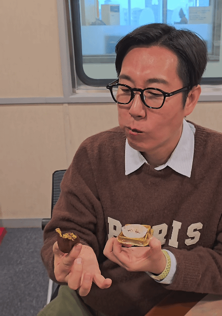 두쫀쿠 식감에 충격먹은 김영철 | 인스티즈