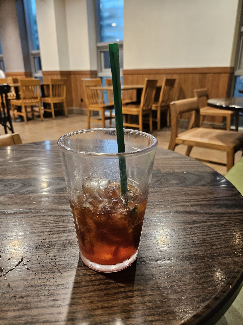 스타벅스 일부 매장에서 시범운영중인 플라스틱 빨대 | 인스티즈