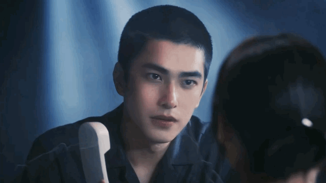 다큐 찍으러 사형수 인터뷰 갔는데 웬 존잘남이 멜로눈깔로 쳐다봐요..jpgif (상견니 제작진 넷플 신작 영업글) | 인스티즈