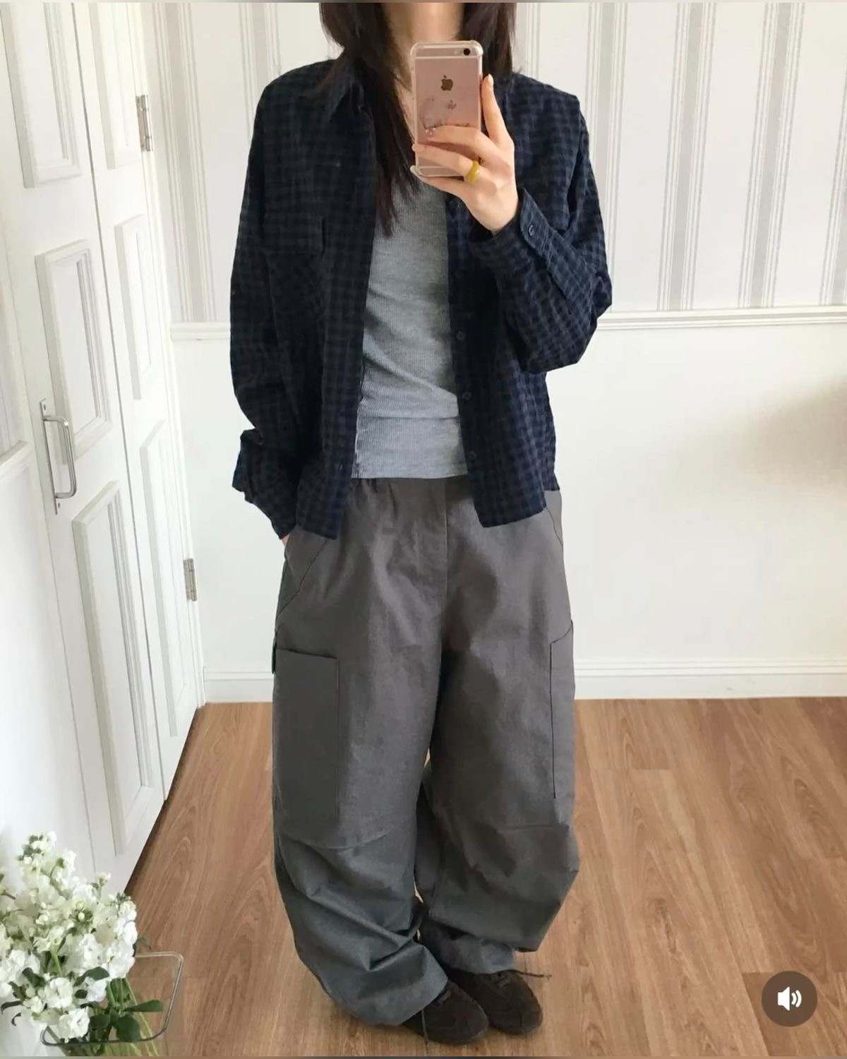 편안한 상의 + 와이드팬츠 + 투박한 신발 = 여자의 가을🍁 | 인스티즈