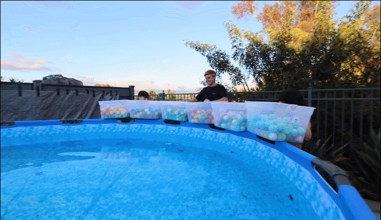 지구 니들 혼자 쓰냐고 욕고있는 해외 유튜버 | 인스티즈