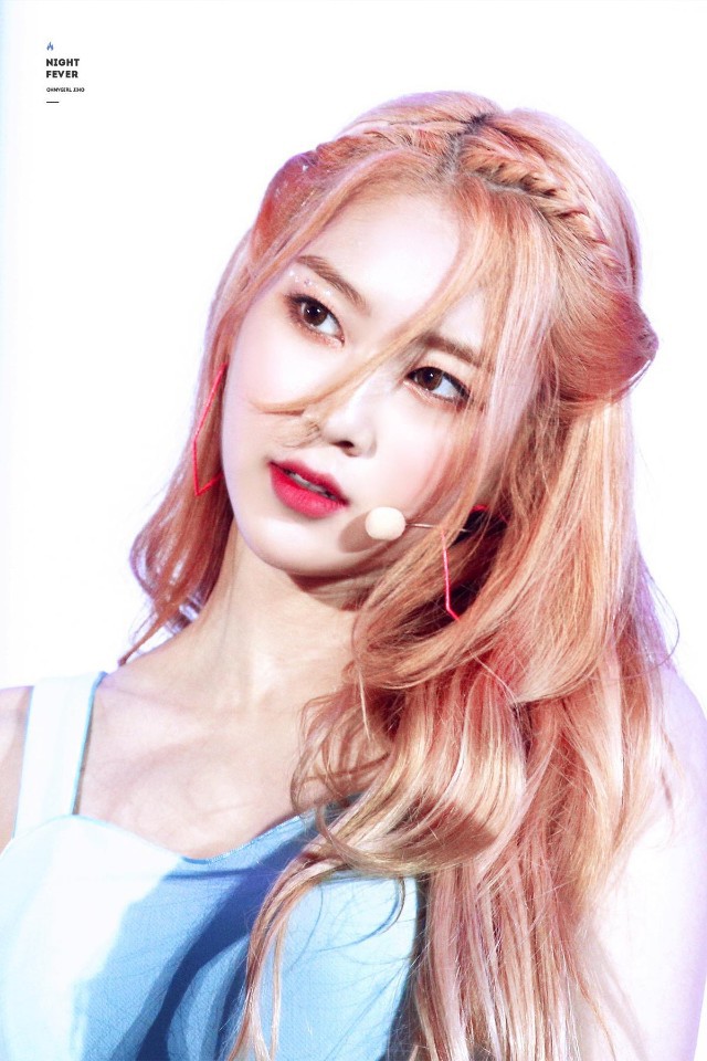 얼굴이랑 글씨체랑 따로 노는거 삼년째 웃기다.twt | 인스티즈