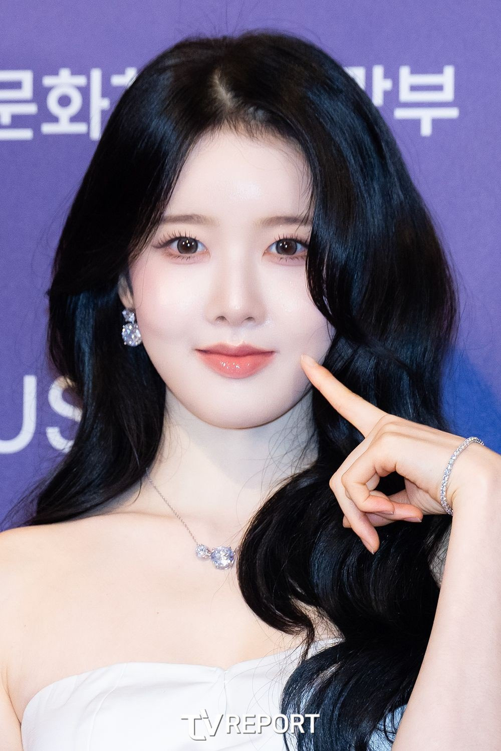 지난주 흑발로 시상식 참석한 스테이씨 시은 | 인스티즈