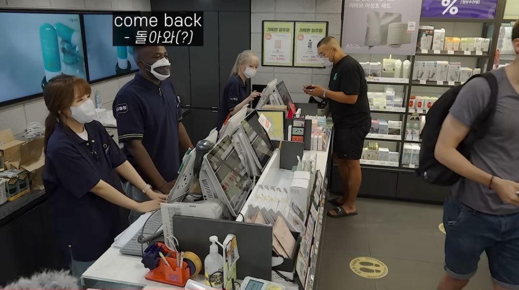 올리브영 알바중에 외국인 손님 피하는 조나단 | 인스티즈