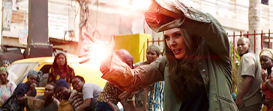 [마블] 완다 (스칼렛위치) 엘리자베스 올슨의 맛깔나는 손 연기.gif | 인스티즈