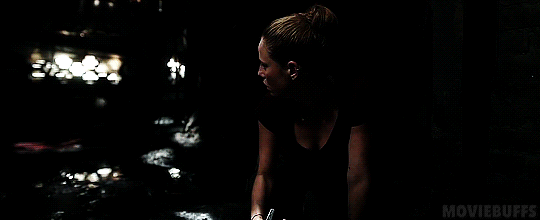 연락이 안되는 아빠가 걱정되서 집에 가봤더니 강아지가 지하실을 계속 응시하길래...gif | 인스티즈