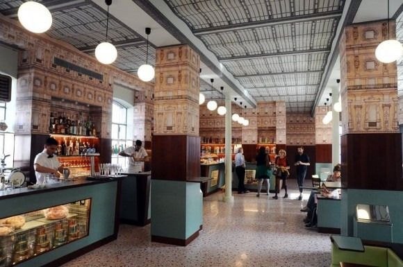 웨스 앤더슨 감독이 디자인한 카페의 인테리어 디테일.jpg | 인스티즈