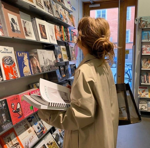 가을엔 따뜻한 라떼 한 잔과 함께 책을 읽어볼까요 ☕️📖 | 인스티즈