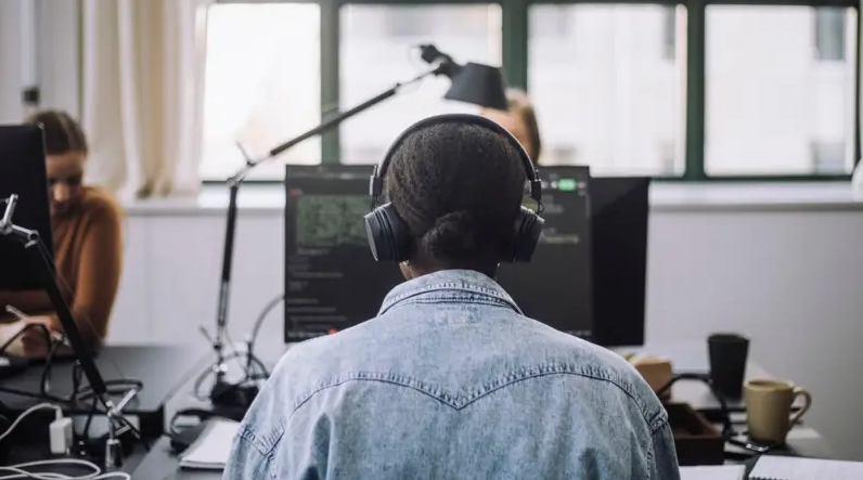 호감 노동에 시달리는 전 세계의 여성들 | 인스티즈