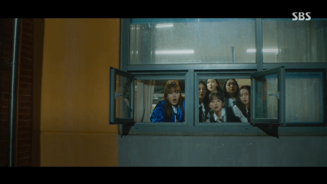 요즘 과하다고 말나오는 펜트하우스 작가 7인의탈출 장면.gif | 인스티즈