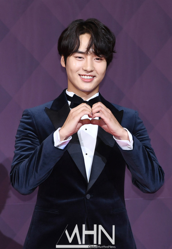 퍼스널 컬러가 피땀눈물인 남배우 말해보는 달글 | 인스티즈