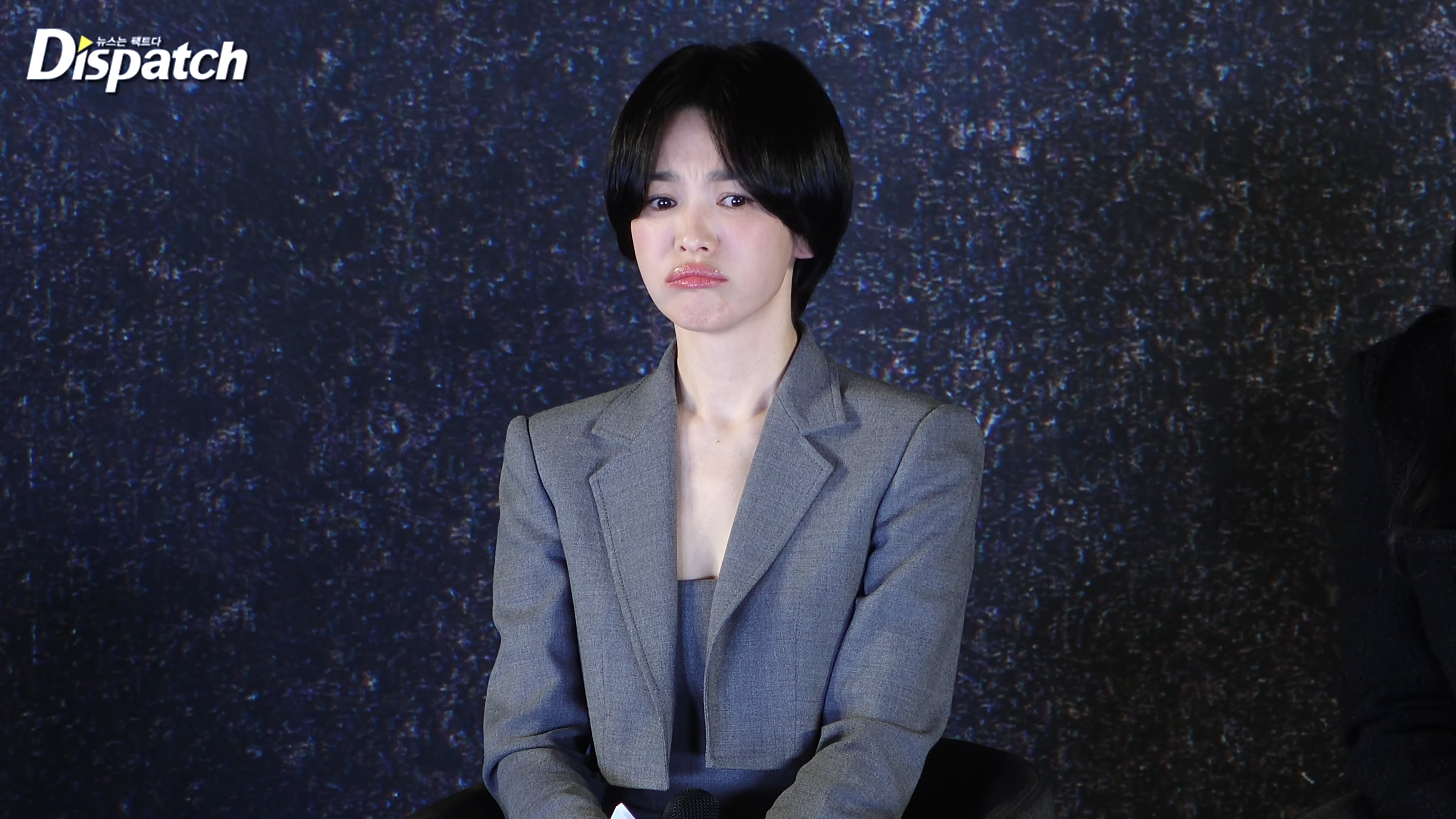 오행시에 깊생하는 송혜교 표정 변화 | 인스티즈