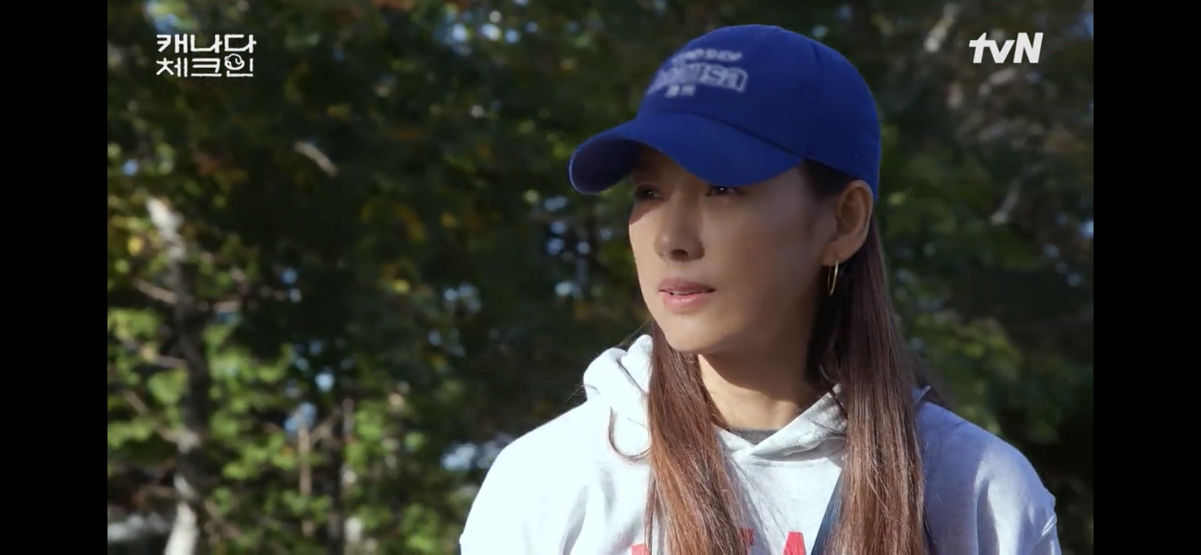 초조하게 누군가를 기다리는 이효리 | 인스티즈