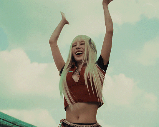 스엠이 니들 취향 몰라서 다 시도해봤어 라고 말하는거 같은 보아 정규 11집 컨셉.jpgif | 인스티즈