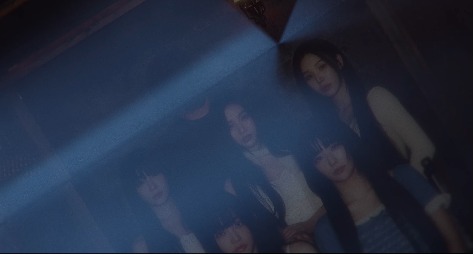 레드벨벳 Chill Kill 뮤비에 등장하는 지워진 얼굴의 정체 | 인스티즈