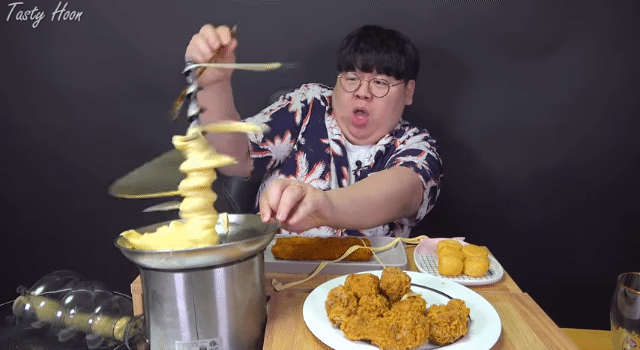 치즈분수하다가 치즈한테 개 쳐맞는 유투버 | 인스티즈