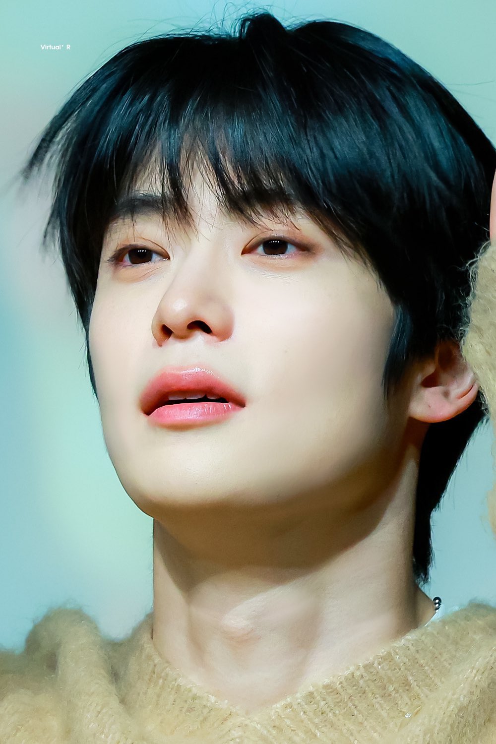 호불호 극명하게 갈리는 요즘 아이돌 오버립 메이크업.twt | 인스티즈