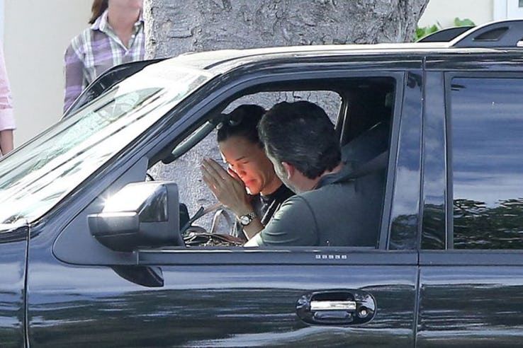 파파라치 앞에서 싸우는 모습이 찍힌 셀레브리티 커플들.jpg | 인스티즈