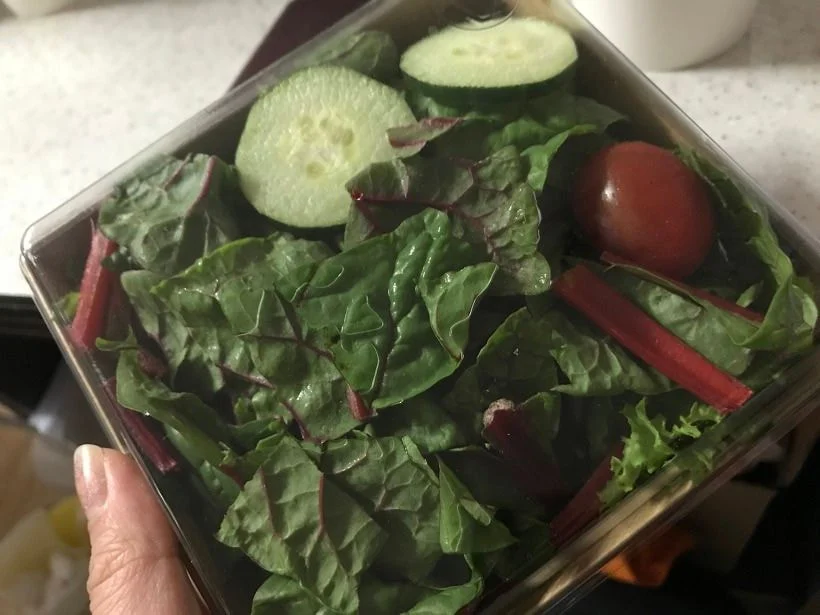 샐러드에 많이 들어가는데 은근 싫어하는 사람 있는 채소 | 인스티즈