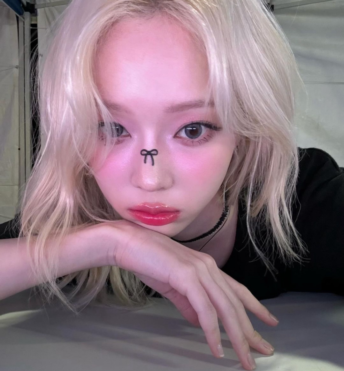 호불호 극명하게 갈리는 요즘 아이돌 오버립 메이크업.twt | 인스티즈