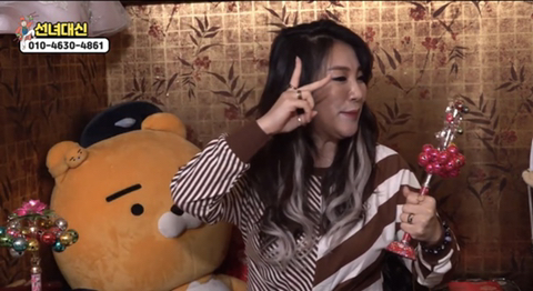 1년전 아베 사주 보는 무속인 : 2년 / 피디: 2년동안 조심해야한다는? /무속인 : ㄴㄴ 빠이빠이~빠이빠이야~ | 인스티즈