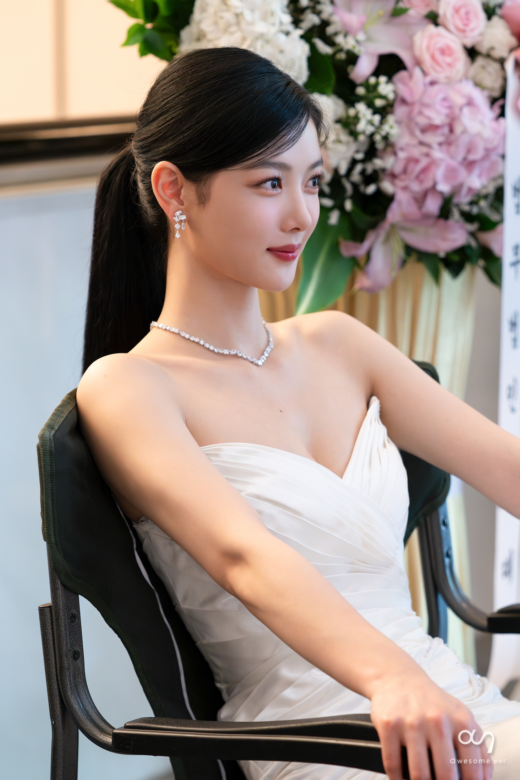 데뷔 20년차에 처음으로 웨딩씬 찍은 김유정 | 인스티즈