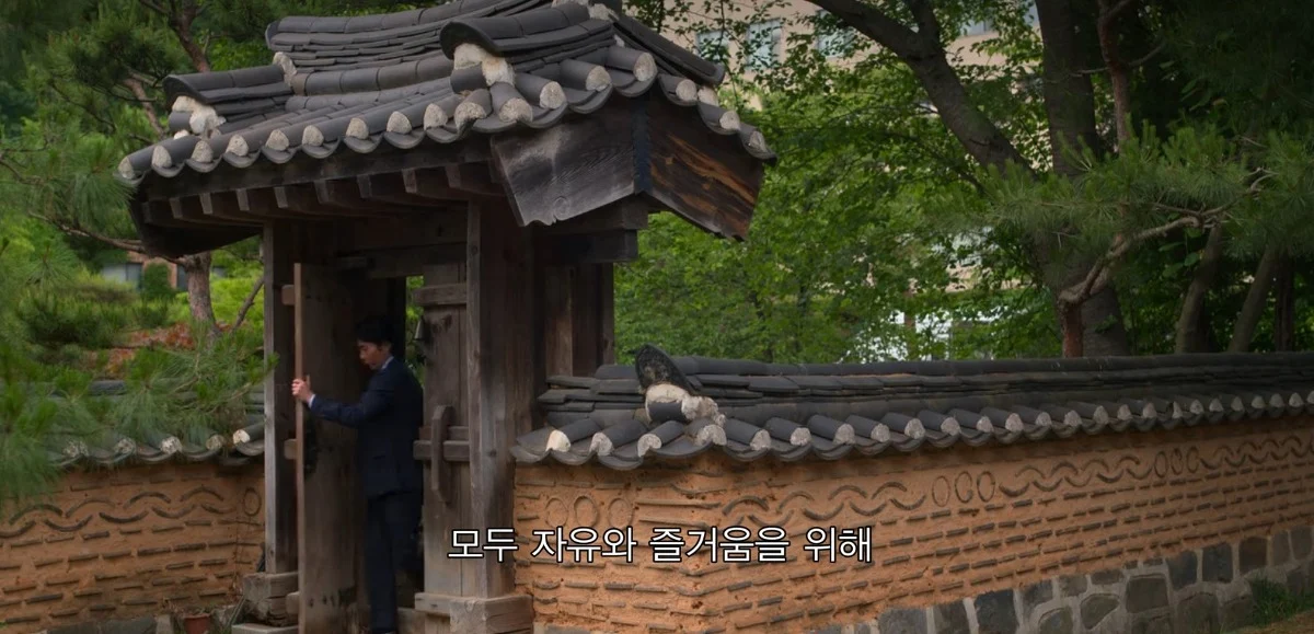 한국인들 기겁하는 중인 한국 배경 넷플 하이틴 미드 상태..jpg | 인스티즈