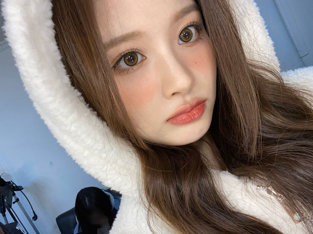 호불호 극명하게 갈리는 요즘 아이돌 오버립 메이크업.twt | 인스티즈