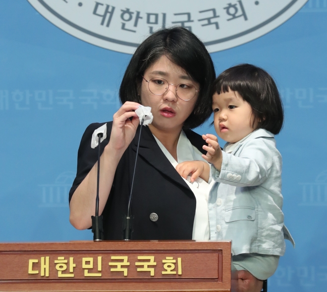 더불어민주연합, 비례 재공천 용혜인에 6번 배당(더불어민주연합 여성후보에 대해 알아보자 ④용혜인) | 인스티즈