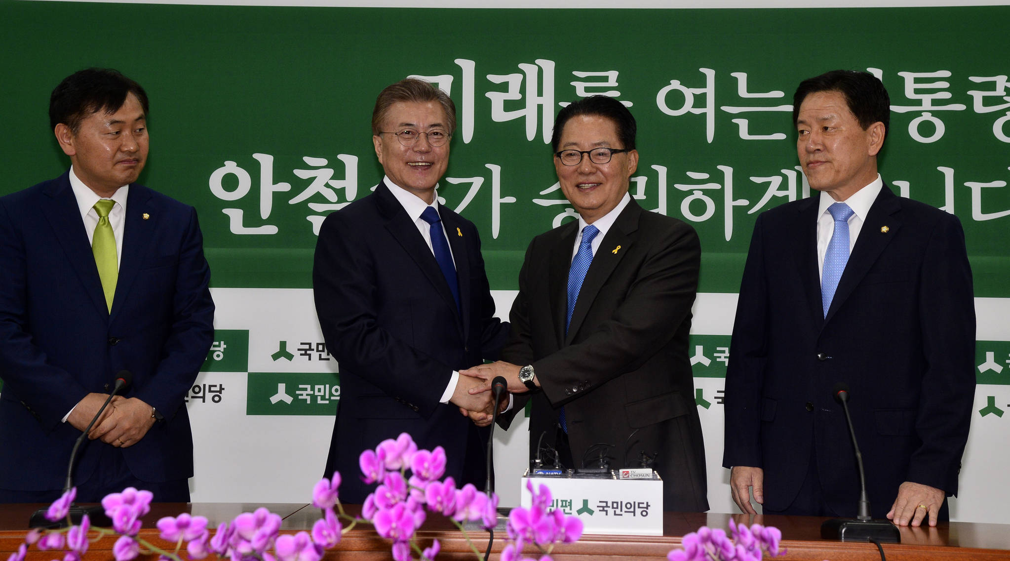 드디어 우리나라 대통령 문재인이다!!!출근하신다!!!.jpgif | 인스티즈