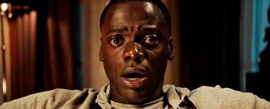 백인 여자친구 부모님 집에 처음 방문하는데 이 가족 전부 어딘가 이상한 거 같아요..gif | 인스티즈