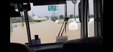 섬진강이 범람해서 통근버스로 회사 탈출하는 영상 | 인스티즈
