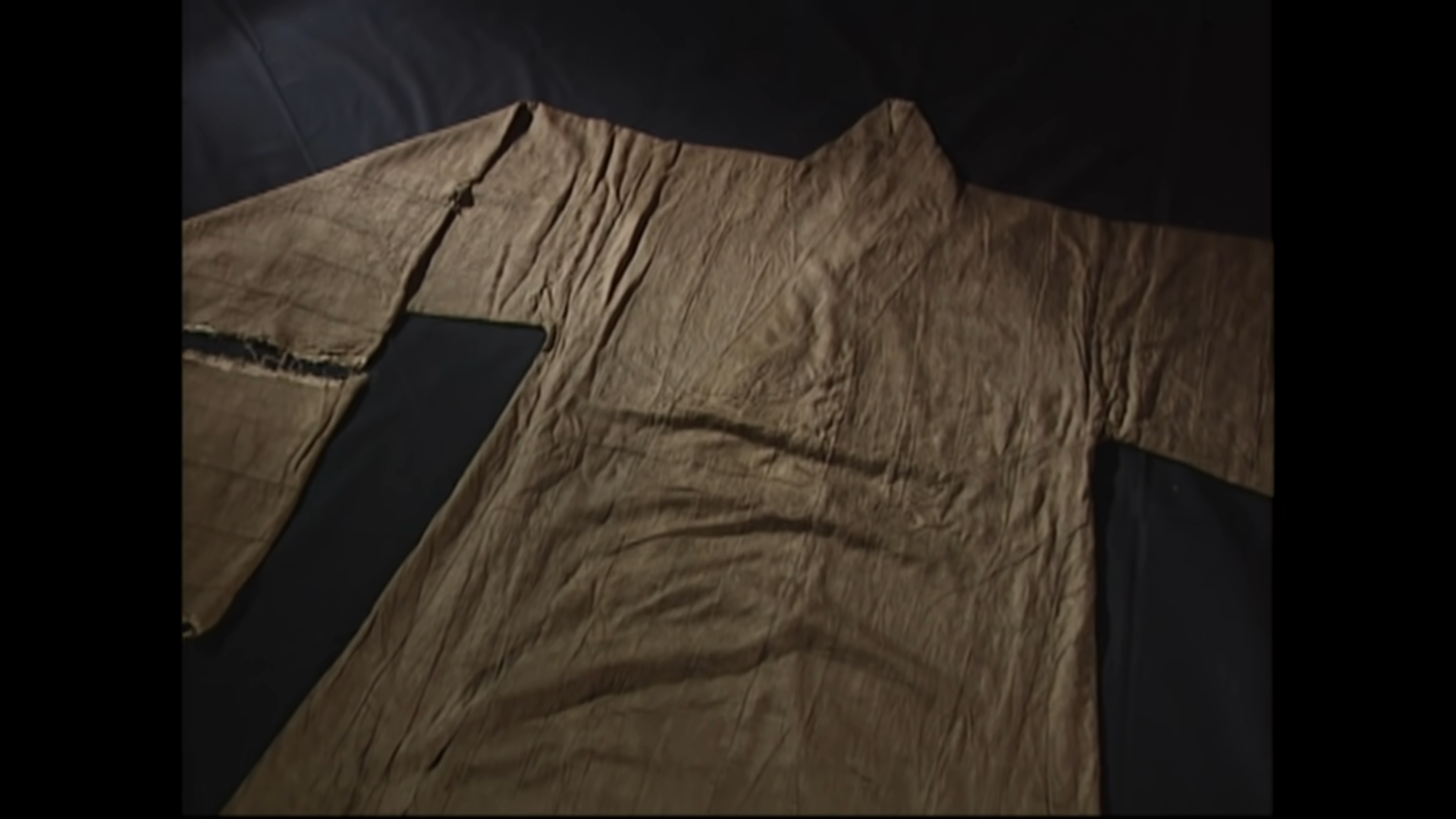 소년 미라의 묘에서 함께 발견된 것 | 인스티즈