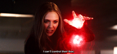 [마블] 완다 (스칼렛위치) 엘리자베스 올슨의 맛깔나는 손 연기.gif | 인스티즈