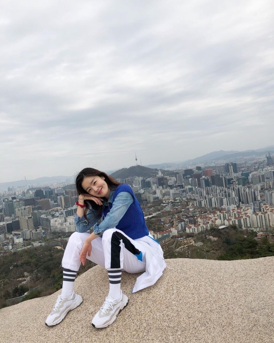 막걸리 먹으려고 등산하는 한선화.........jpg | 인스티즈