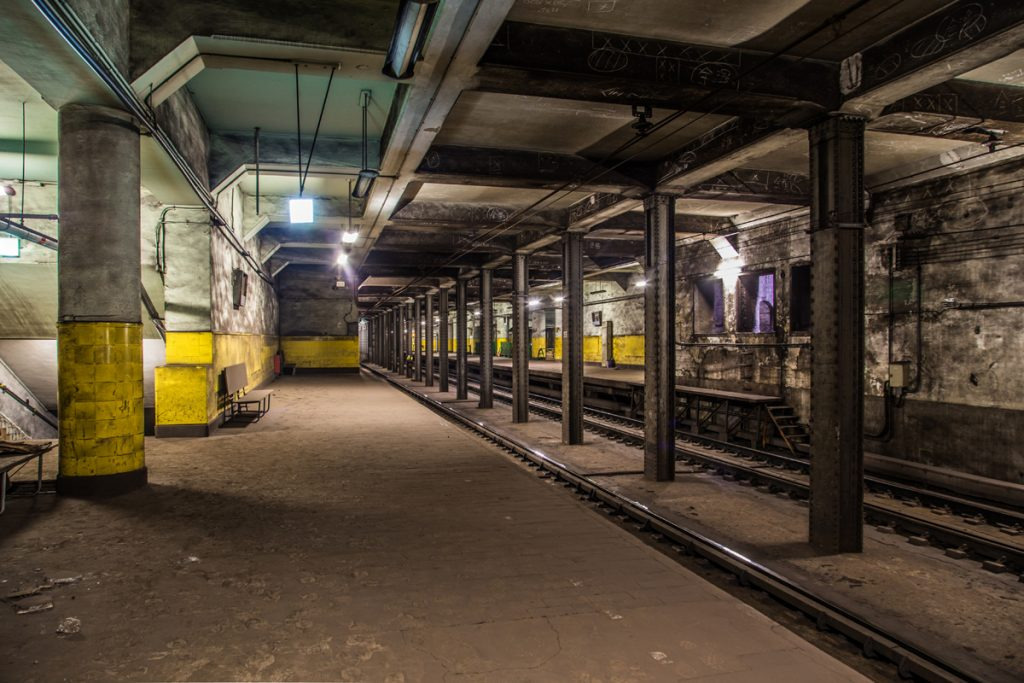 수도 한복판에 버려진 지하철역이 있다? | 인스티즈