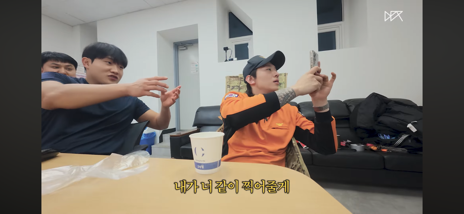 안은진이 상받아서 기뻐하는 덱스 | 인스티즈