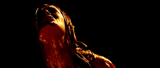 친구들이랑 동굴 탐험갔다가 이상한 동굴에 빠졌는데 갑자기 친구들이 하나 둘씩 죽어가..gif | 인스티즈