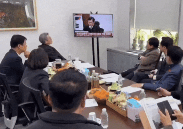 '와~' 박수치고 벌떡…법사위원들도 반색한 한덕수 선고 | 인스티즈