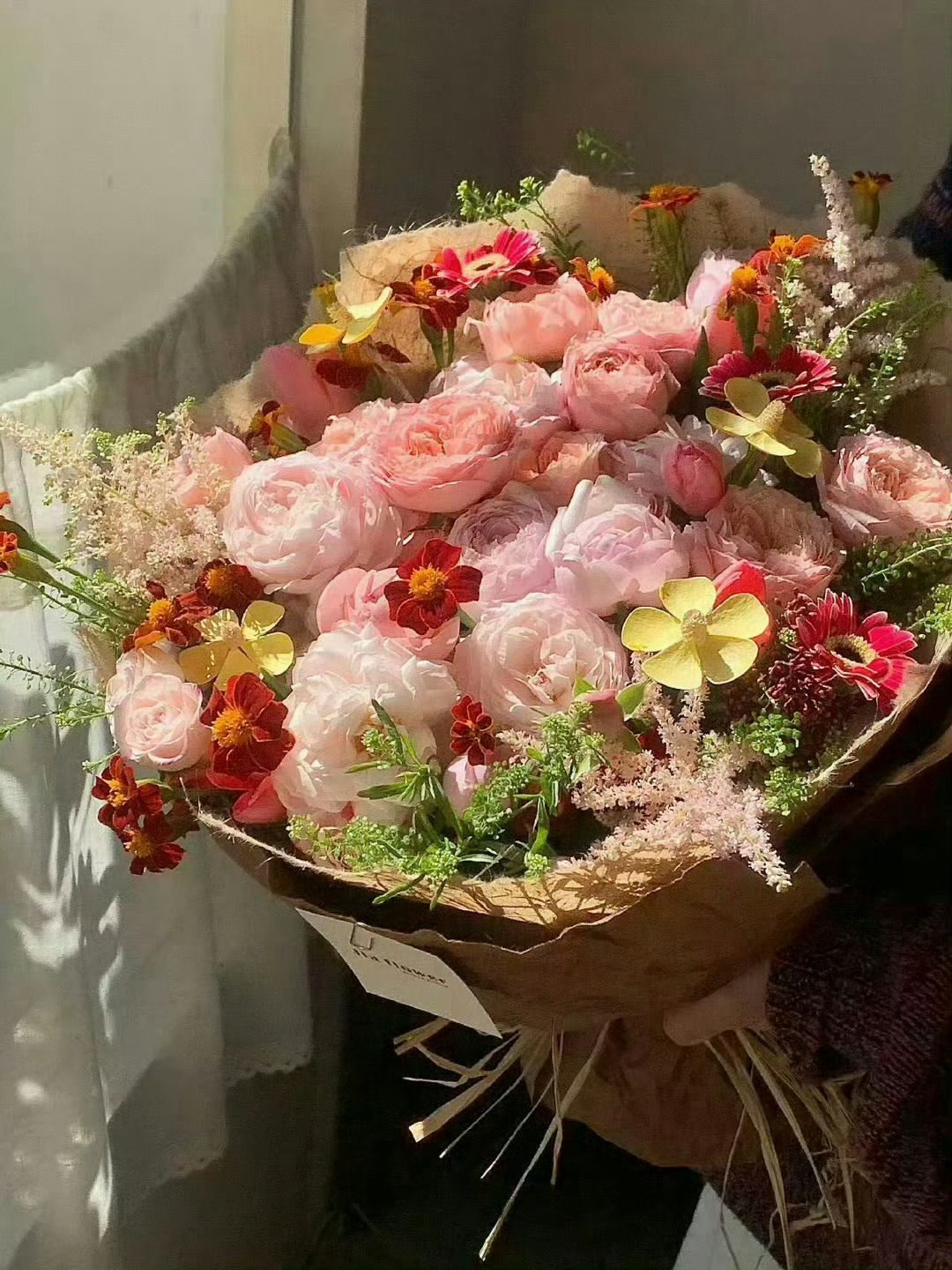 🙋: 싼티 안 나는 걸로 주세요... 주문하신 꽃다발 나왔습니다 💐🪻 | 인스티즈