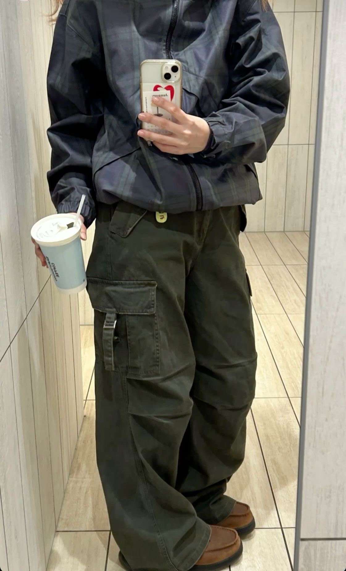 편안한 상의 + 와이드팬츠 + 투박한 신발 = 여자의 가을🍁 | 인스티즈