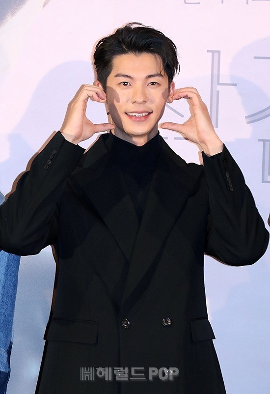 거만한 k-배우들은 k-하트를 무시하지 마라.jpg | 인스티즈